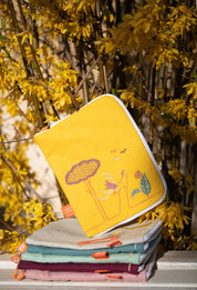 idee protege carnet de sante bebe, protege carnet de sante personnalise, theme daim, couleur jaune, tissus 100% coton oeko tex, cadeau de naissance personnalisé, cadeau de naissance original, design français, marque française, l'oiseau bateau, cadeau de noël bébé, cadeau de noël personnalisé