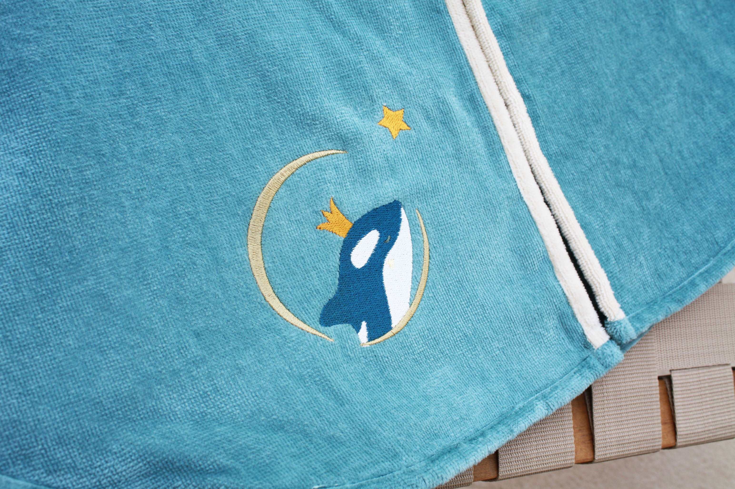 cape de bain, cape de bain personnalisée, cape de bain bébé, cape de bain enfant, poncho de bain, poncho de bain personnalisé, poncho de bain bébé, poncho de bain enfant, carré de bain, carré de bain bébé, cadeau de naissance, cadeau de naissance personnalisé, cadeau de noël, cadeau de noël personnalisé, sortie de bain enfant, sortie de bain bébé, sortie de bain personnalisée