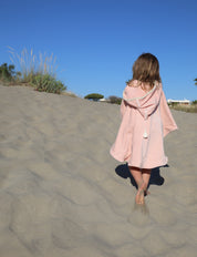 cape de bain, cape de bain personnalisée, cape de bain bébé, cape de bain enfant, poncho de bain, poncho de bain personnalisé, poncho de bain bébé, poncho de bain enfant, carré de bain, carré de bain bébé, cadeau de naissance, cadeau de naissance personnalisé, cadeau de noël, cadeau de noël personnalisé, sortie de bain enfant, sortie de bain bébé, sortie de bain personnalisée