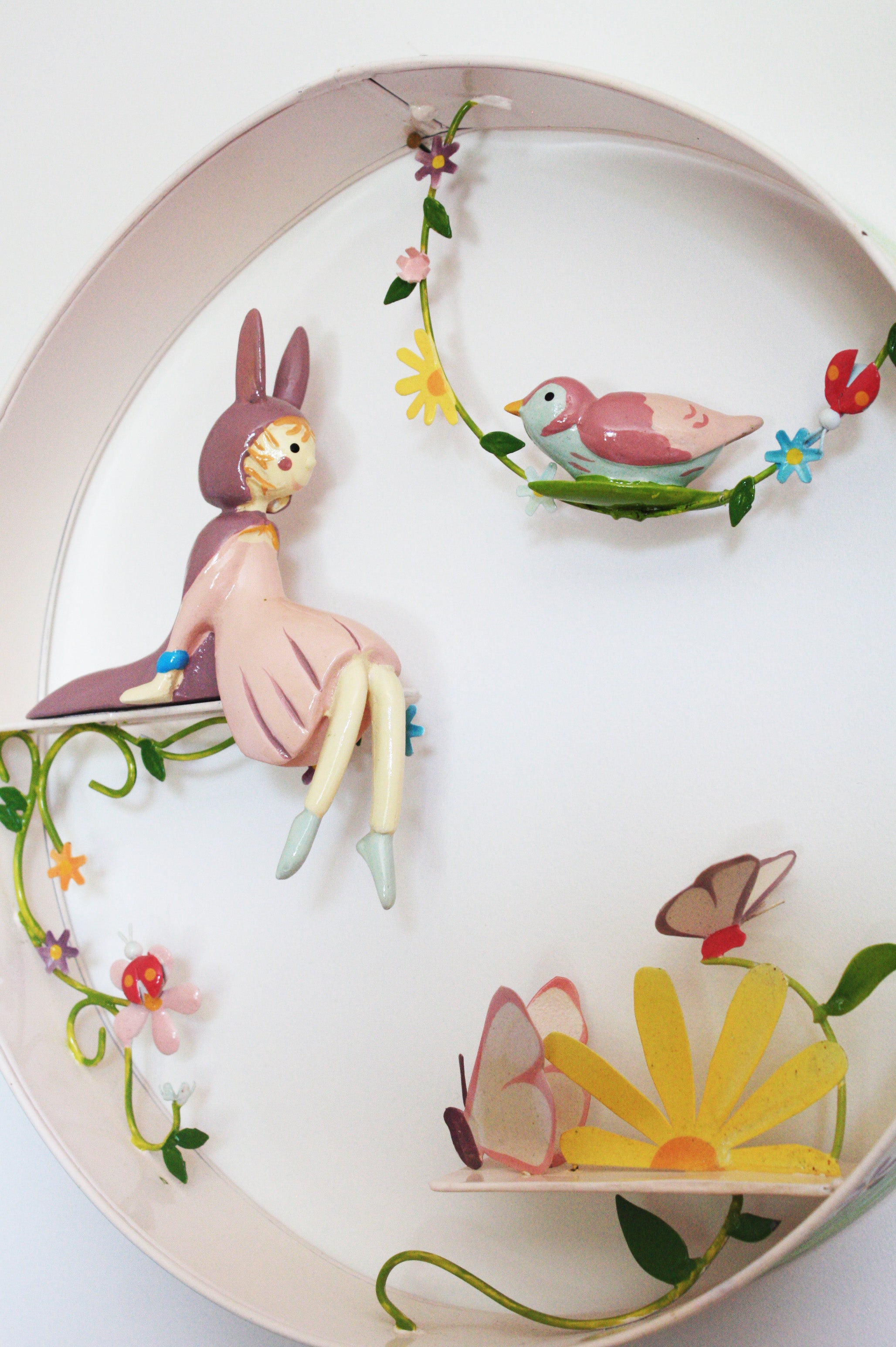 idee mobile en metal pour enfant, peau d'ane, mobile decoratif pour enfant, decoration de chambre d'enfant, mobile feerique, fabrication artisanale, peint a la main, creation française, marque française l'oiseau bateau, cadeau de naissance original