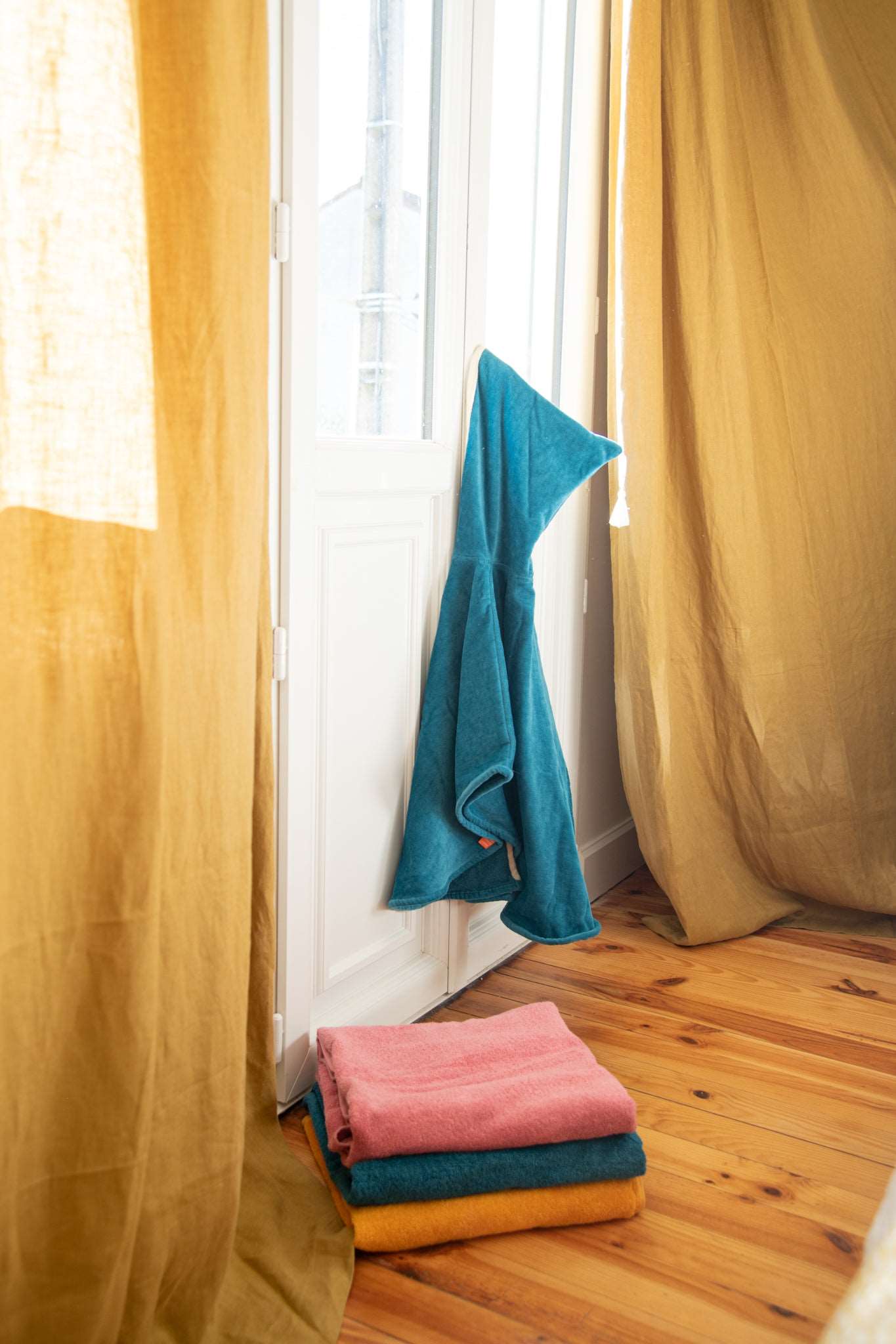 cape de bain, cape de bain personnalisée, cape de bain bébé, cape de bain enfant, poncho de bain, poncho de bain personnalisé, poncho de bain bébé, poncho de bain enfant, carré de bain, carré de bain bébé, cadeau de naissance, cadeau de naissance personnalisé, cadeau de noël, cadeau de noël personnalisé, sortie de bain enfant, sortie de bain bébé, sortie de bain personnalisée