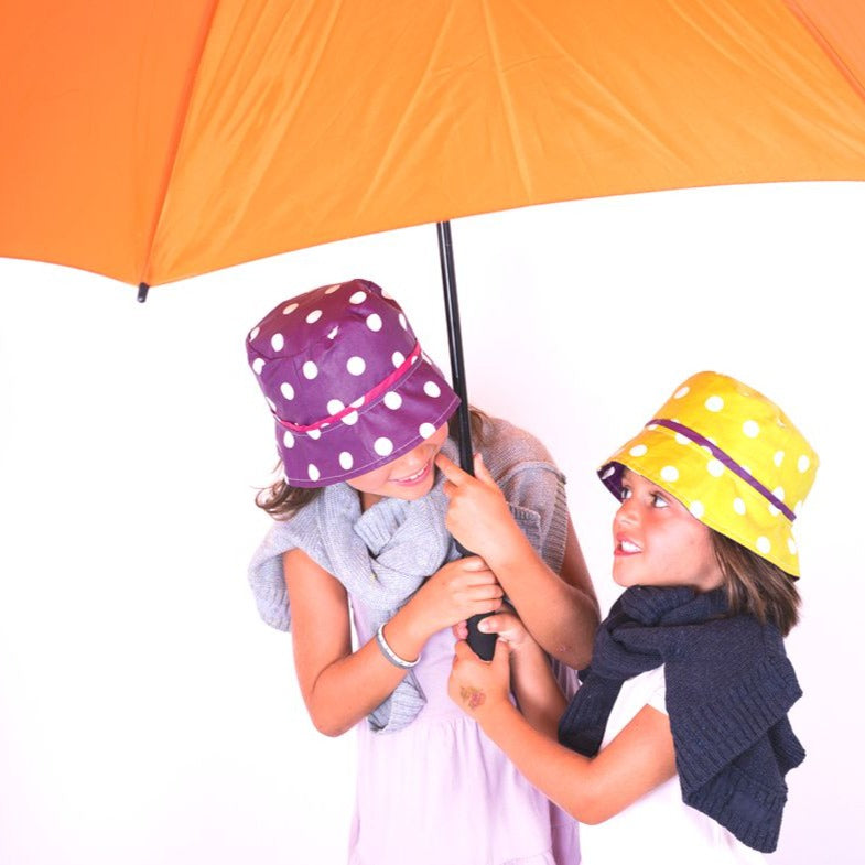 idee chapeau enfant, bob enfant, bob bebe, chapeau bebe, chapeau colore enfant, tissu a pois, chapeau pluie enfant, bob pluie enfant, design français, marque française, creation française, accessoire enfant, chapeau de pluie enfant, chapeau de pluie bebe