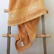 serviette enfant, serviette enfant personnalisee, serviette bebe, serviette bebe personnalise, cadeau de naissance, serviette personnalise, serviette 70 x 140, serviette 50 x 100, 100% coton oeko-tex, serviette absorbante enfant, design français, creation française, marque française, l'oiseau bateau, jaune, chat