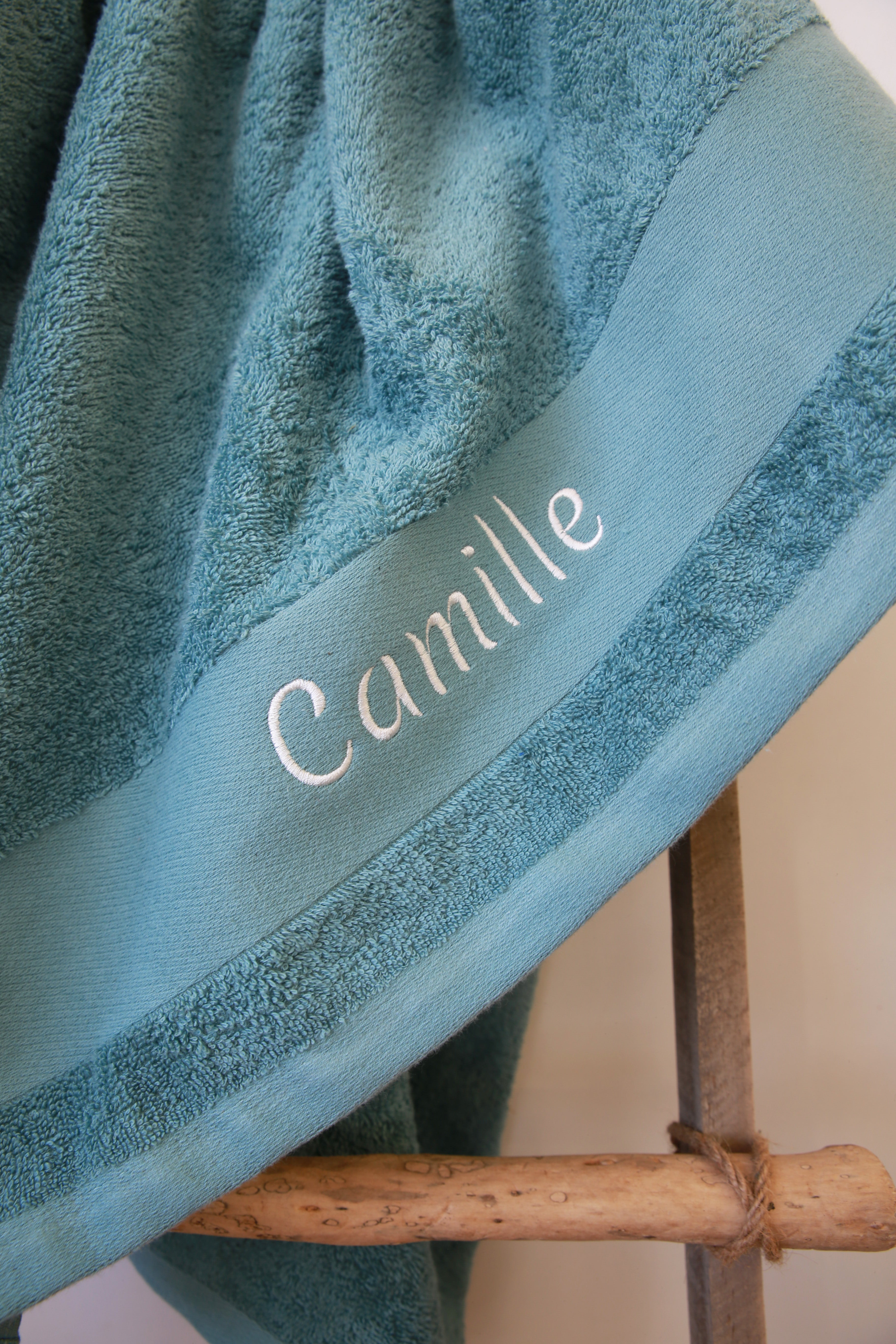 Carre de bain bebe, carre de bain personnalise bebe, carre de bain personnalise, serviette plage bebe, serviette plage personnalisee, serviette bebe evolutive, serviette evolutive, cadeau de naissance, serviette personnalisee, 100% coton oeko-tex, serviette absorbante enfant, design français, creation française, marque française, l'oiseau bateau, bleu, orque