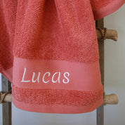serviette enfant, serviette enfant personnalisee, serviette bebe, serviette bebe personnalise, cadeau de naissance, serviette personnalise, serviette 70 x 140, serviette 50 x 100, 100% coton oeko-tex, serviette absorbante enfant, design français, creation française, marque française, l'oiseau bateau, brique, panda roux