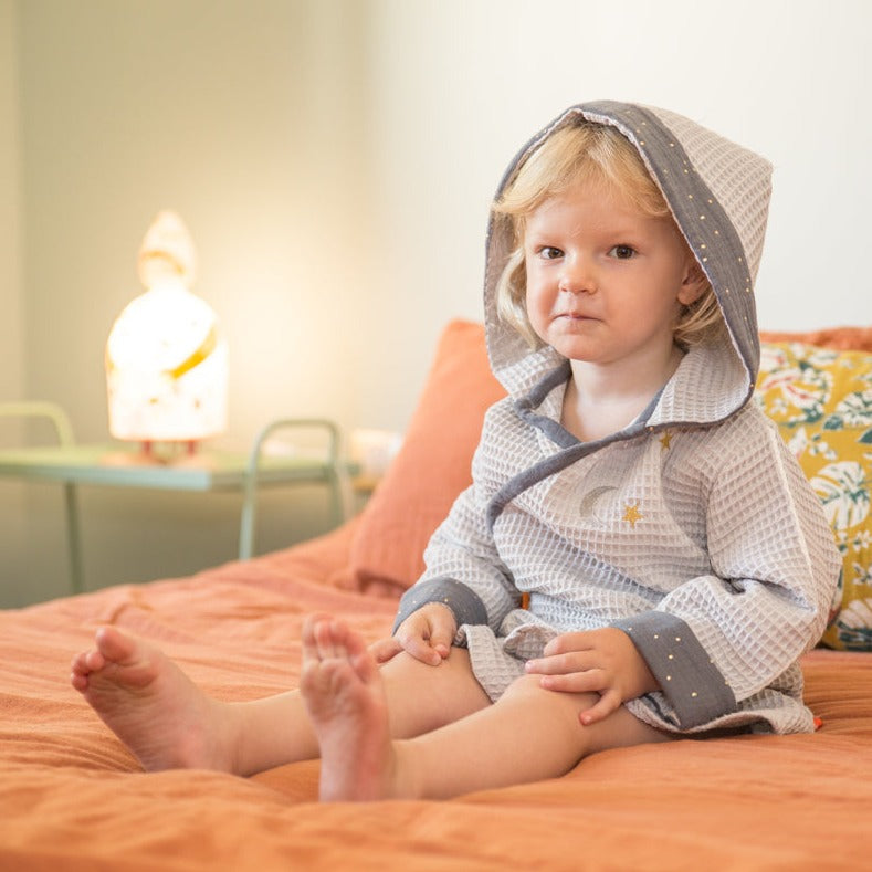 peignoir enfant, peignoir enfant personnalise, peignoir enfant brode, cadeau de naissance, peignoir 2 ans, peignoir 4 ans, peignoir nid d'abeille, 100% coton oeko-tex, peignoir brode, peignoir personnalise, cadeau personnalise, creation francaise, design francais, marque francaise, l'oiseau bateau, gris