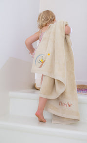 serviette enfant, serviette enfant personnalisee, serviette bebe, serviette bebe personnalise, cadeau de naissance, serviette personnalise, serviette 70 x 140, serviette 50 x 100, 100% coton oeko-tex, serviette absorbante enfant, design français, creation française, marque française, l'oiseau bateau, lin, daim