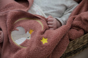 serviette enfant, serviette enfant personnalisee, serviette bebe, serviette bebe personnalise, cadeau de naissance, serviette personnalise, serviette 70 x 140, serviette 50 x 100, 100% coton oeko-tex, serviette absorbante enfant, design français, creation française, marque française, l'oiseau bateau, marsala, ecrureuil