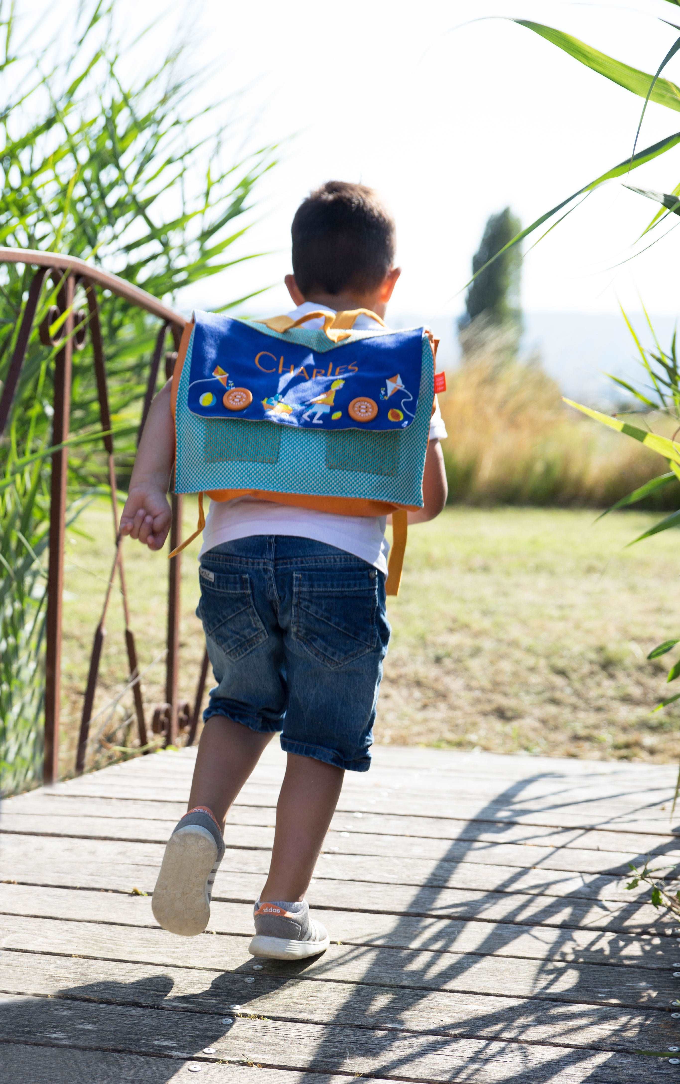 idee cartable maternelle, cartable enfant personnalise, cartable personnalisable, cartable avec prenom, cadeau premiere rentree, rentree maternelle, theme chien, coton 100% oeko-tex, creation française, design français, marque française, l’oiseau bateau. 