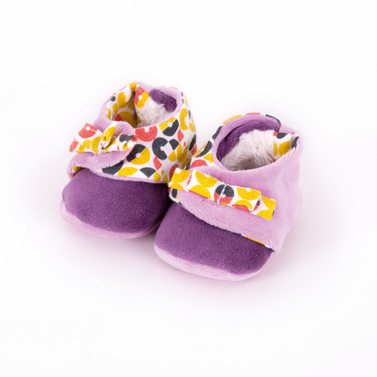 chausson bebe, chausson de naissance, chaussons velours bebe, chaussons bebe colores, chaussons chauds bebe, chaussons rembourres bebe, design français, creation française, marque française