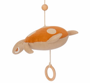 idee mobile decoratif pour enfant en forme de tortue, decoration chambre d'enfant, mobile pour bebe en tissu, mobile perle bois naturel, creation française, marque française, l'oiseau bateau