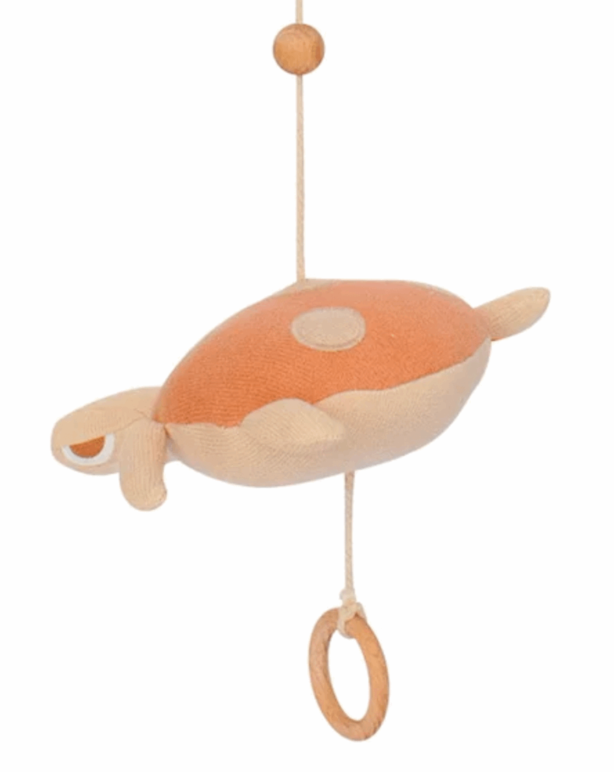 idee mobile decoratif pour enfant en forme de tortue, decoration chambre d'enfant, mobile pour bebe en tissu, mobile perle bois naturel, creation française, marque française, l'oiseau bateau