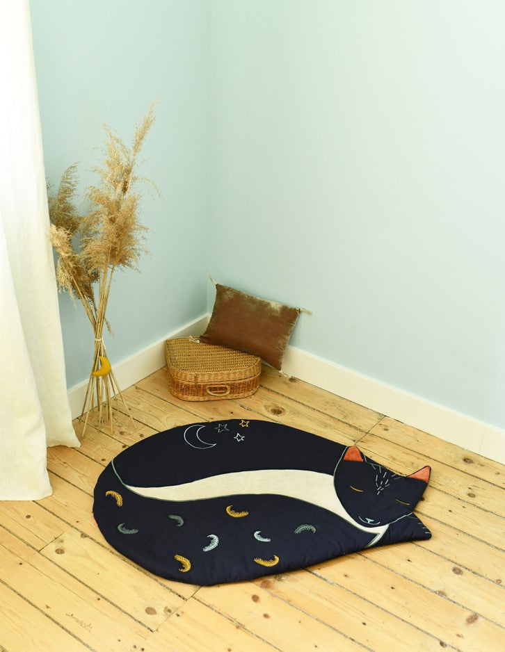 dee tapis d’éveil bebe, tapis en tissu, tapis renard bleu nuit, coton 100% Oeko-tex, idee cadeau de naissance, decoration chambre bebe, decoration chambre enfant, design français, création française, marque française, l’oiseau bateau. 