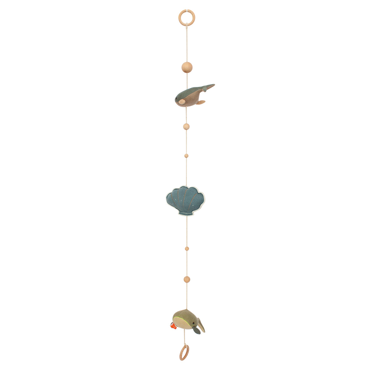 idee mobile decoratif pour enfant en forme de baleine, decoration chambre d'enfant, mobile pour bebe en tissu, mobile perle bois naturel, creation française, marque française, l'oiseau bateau