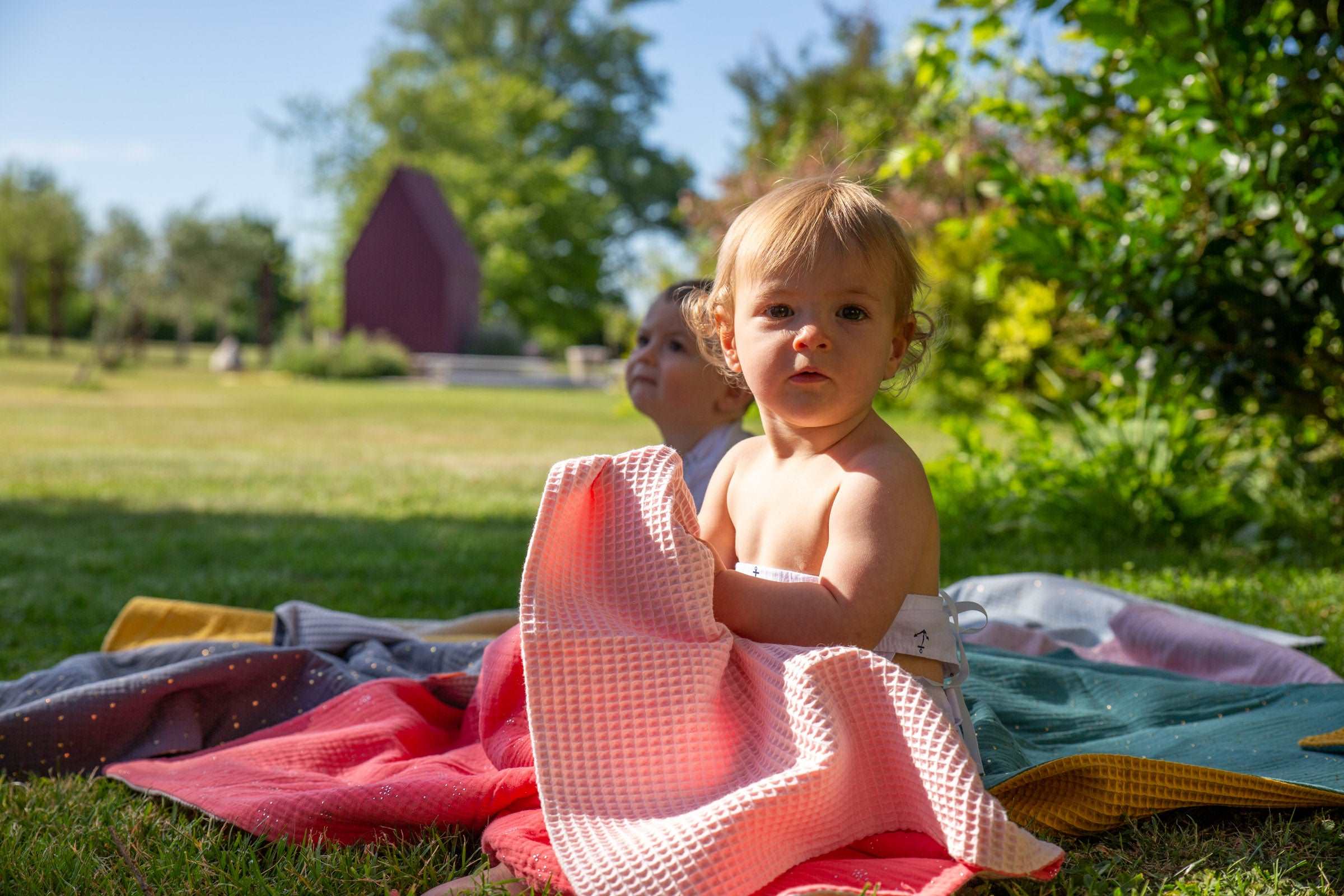 idee couverture bebe personnalisee,  rose,couverture bebe nid d’abeille, , coton 100% oeko-tex, creation française, design français, marque française, l’oiseau bateau. 