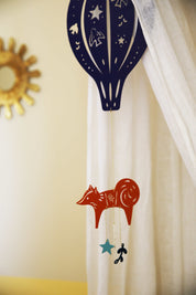 idee mobile en metal pour enfant, mobile decoratif pour enfant, decoration de chambre d'enfant, fabrication française, fabrication artisanale, peint a la main, creation française, marque française l'oiseau bateau, cadeau de naissance original