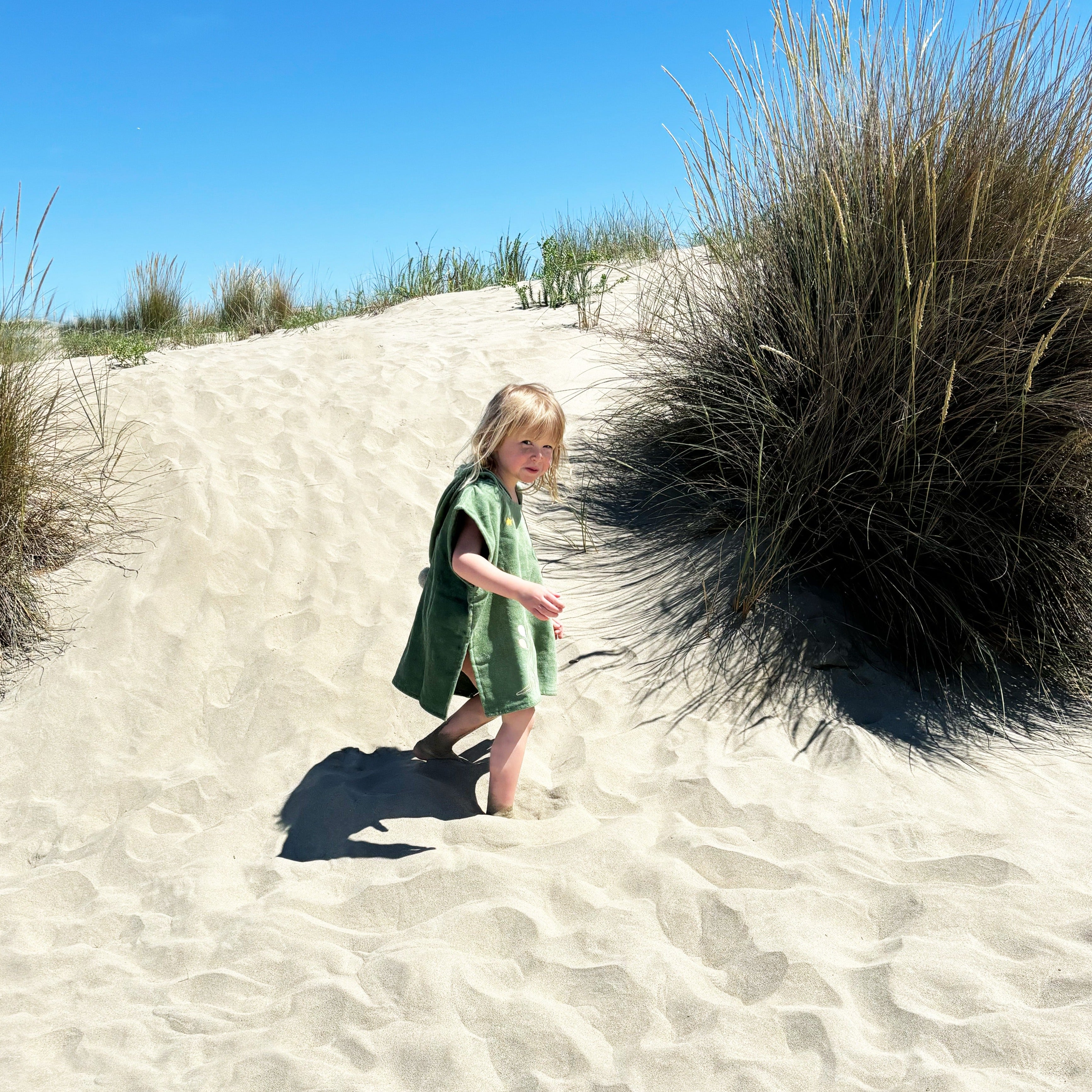 Cape de bain bebe, cape de bain enfant, cape de bain  personnalisee bebe, cape de bain personnalisee enfant,cadeau de naissance, cadeau de naissance personnalise, carre de bain bebe, carre de bain enfant, poncho de bain bebe, poncho de bain enfant, creation française, design français, marque française, l'oiseau bateau, cape de bain vert, theme diplo