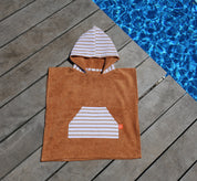 Cape de bain bebe, cape de bain enfant, cape de bain  personnalisee bebe, cape de bain personnalisee enfant,cadeau de naissance, cadeau de naissance personnalise, carre de bain bebe, carre de bain enfant, poncho de bain bebe, poncho de bain enfant, creation française, design français, marque française, l'oiseau bateau, poncho raye, poncho enfant surfeur, poncho cote ouest, made in france, fabrique en france, fabrication artisanale, poncho marron