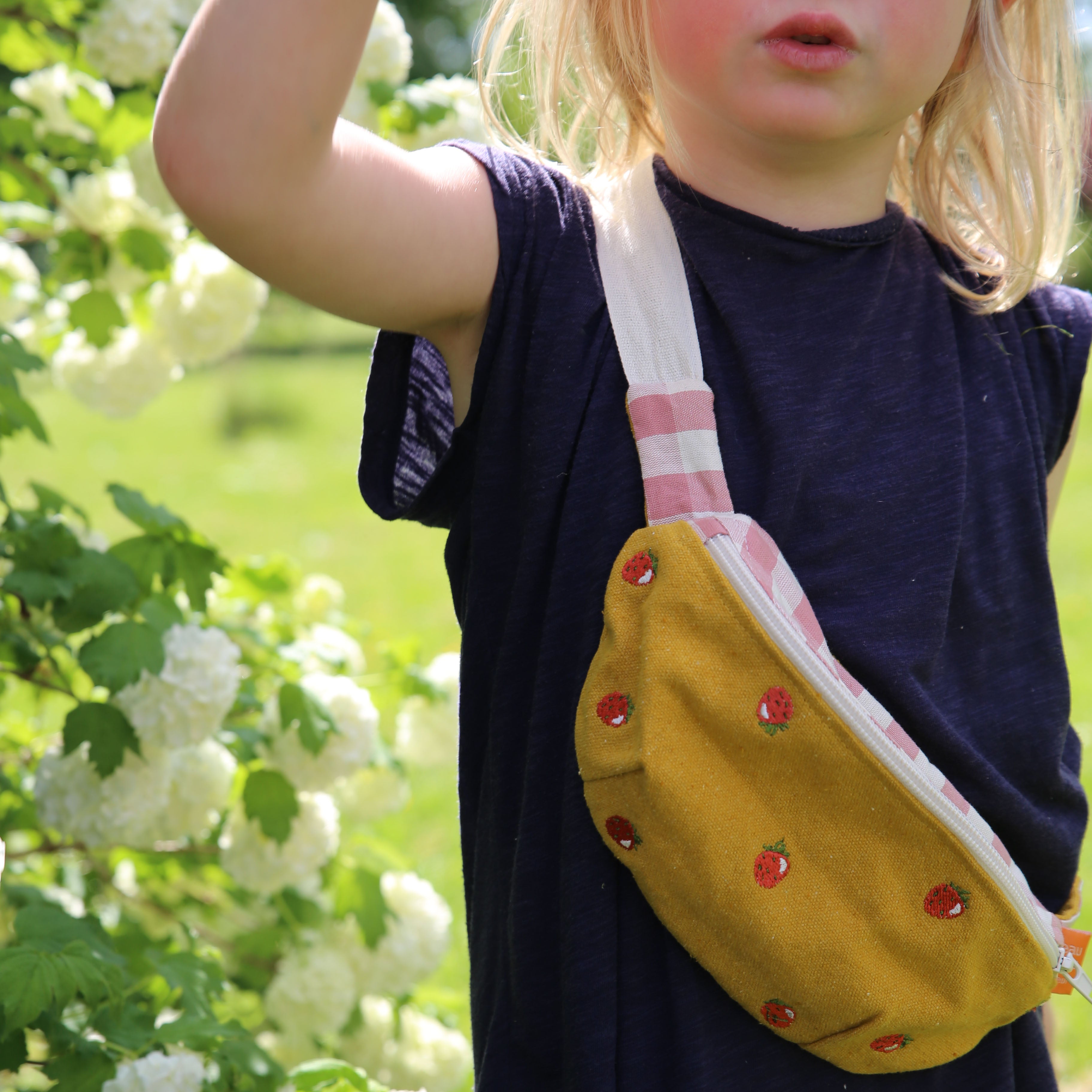 idee sac banane enfant, banane enfant, sac banane enfant,  banane sac, sac banane enfant tendance, accessoire sac enfant, sac bandouliere enfant, sac banane brode enfant, creation française, design français, marque française, l'oiseau bateau, sac banane jaune