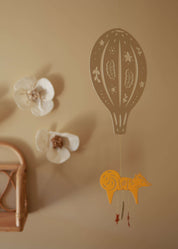 idee mobile en metal pour enfant, mobile decoratif pour enfant, decoration de chambre d'enfant, fabrication française, fabrication artisanale, peint a la main, creation française, marque française l'oiseau bateau, cadeau de naissance original