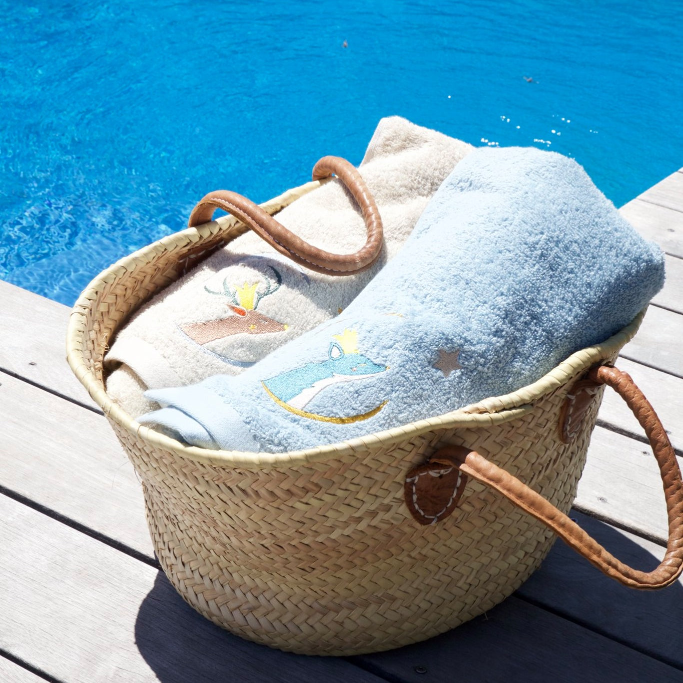 Carre de bain bebe, carre de bain personnalise bebe, carre de bain personnalise, serviette plage bebe, serviette plage personnalisee, serviette bebe evolutive, serviette evolutive, cadeau de naissance, serviette personnalisee, 100% coton oeko-tex, serviette absorbante enfant, design français, creation française, marque française, l'oiseau bateau, bleu, renard