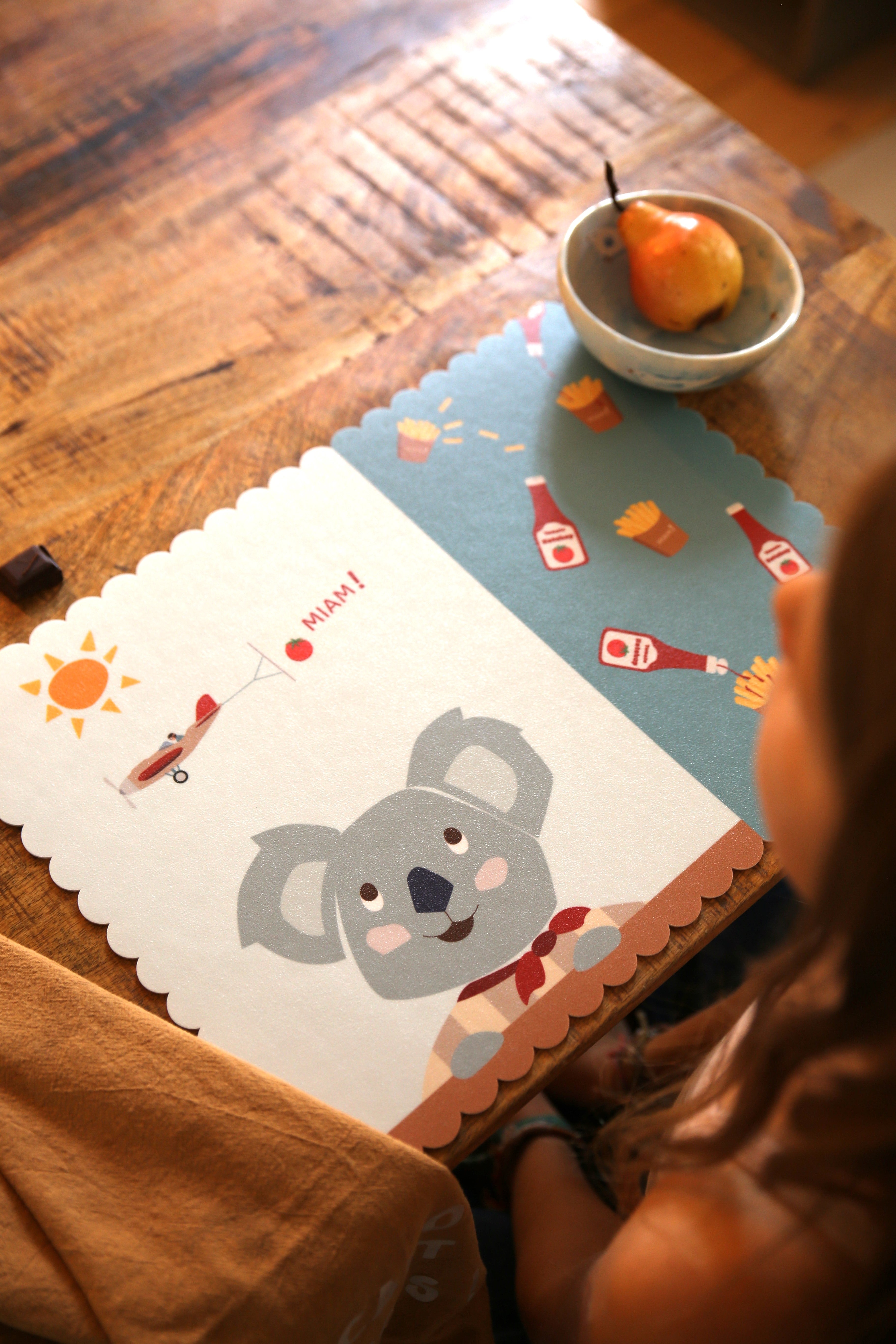 set de table enfant, set de table, set de table vinyle, sete de table, sète de table, set de table rond, set de table plastique, set de table tissu, set de table plastifié, set de table personnalisé, set à table, table set de table, nappe enfant, set de table pour enfant, set de table girly, set de table rigolo, set de table amusant, set de table vintage
