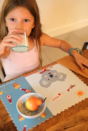 set de table enfant, set de table, set de table vinyle, sete de table, sète de table, set de table rond, set de table plastique, set de table tissu, set de table plastifié, set de table personnalisé, set à table, table set de table, nappe enfant, set de table pour enfant, set de table girly, set de table rigolo, set de table amusant, set de table vintage