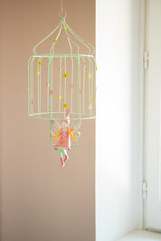 idee mobile en metal pour enfant, mobile decoratif pour enfant, decoration de chambre d'enfant, mobile feerique, fabrication artisanale, peint a la main, creation française, marque française l'oiseau bateau