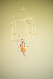 idee mobile en metal pour enfant, mobile decoratif pour enfant, decoration de chambre d'enfant, mobile feerique, fabrication artisanale, peint a la main, creation française, marque française l'oiseau bateau