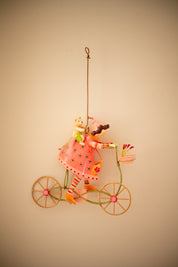 idee mobile en metal pour enfant, mobile decoratif pour enfant, decoration de chambre d'enfant, fabrication artisanale, peint a la main, creation française, marque française l'oiseau bateau, cadeau de naissance original