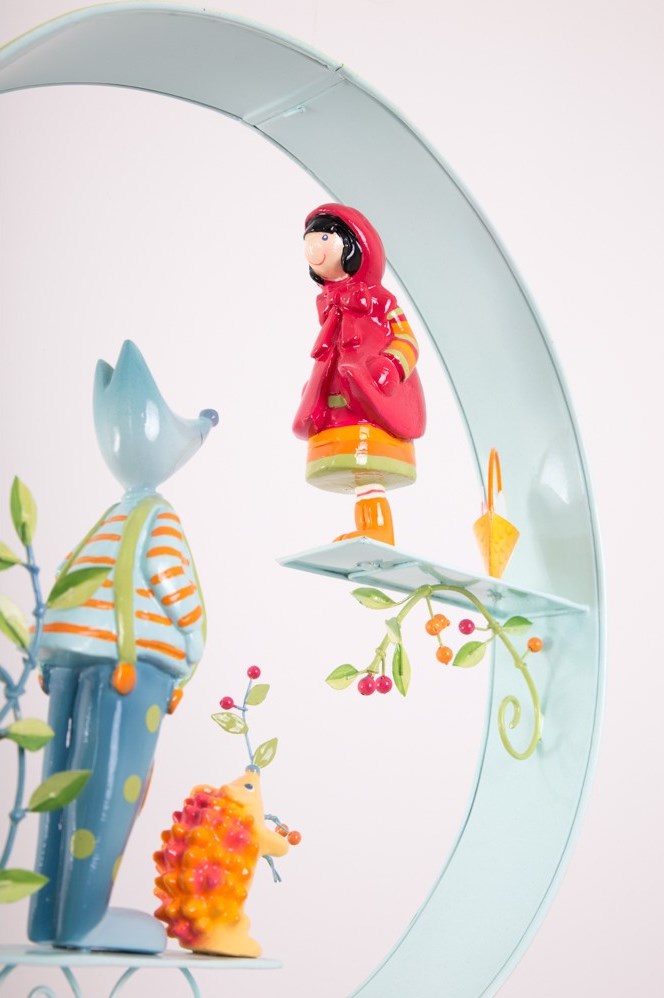 idee mobile en metal pour enfant, le loup et le chaperon rouge, mobile decoratif pour enfant, decoration de chambre d'enfant, mobile feerique, fabrication artisanale, peint a la main, creation française, marque française l'oiseau bateau, cadeau de naissance original