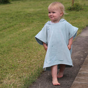 Cape de bain bebe, cape de bain enfant, cape de bain  personnalisee bebe, cape de bain personnalisee enfant,cadeau de naissance, cadeau de naissance personnalise, carre de bain bebe, carre de bain enfant, poncho de bain bebe, poncho de bain enfant, creation française, design français, marque française, l'oiseau bateau, cape de bain bleu, theme baleine