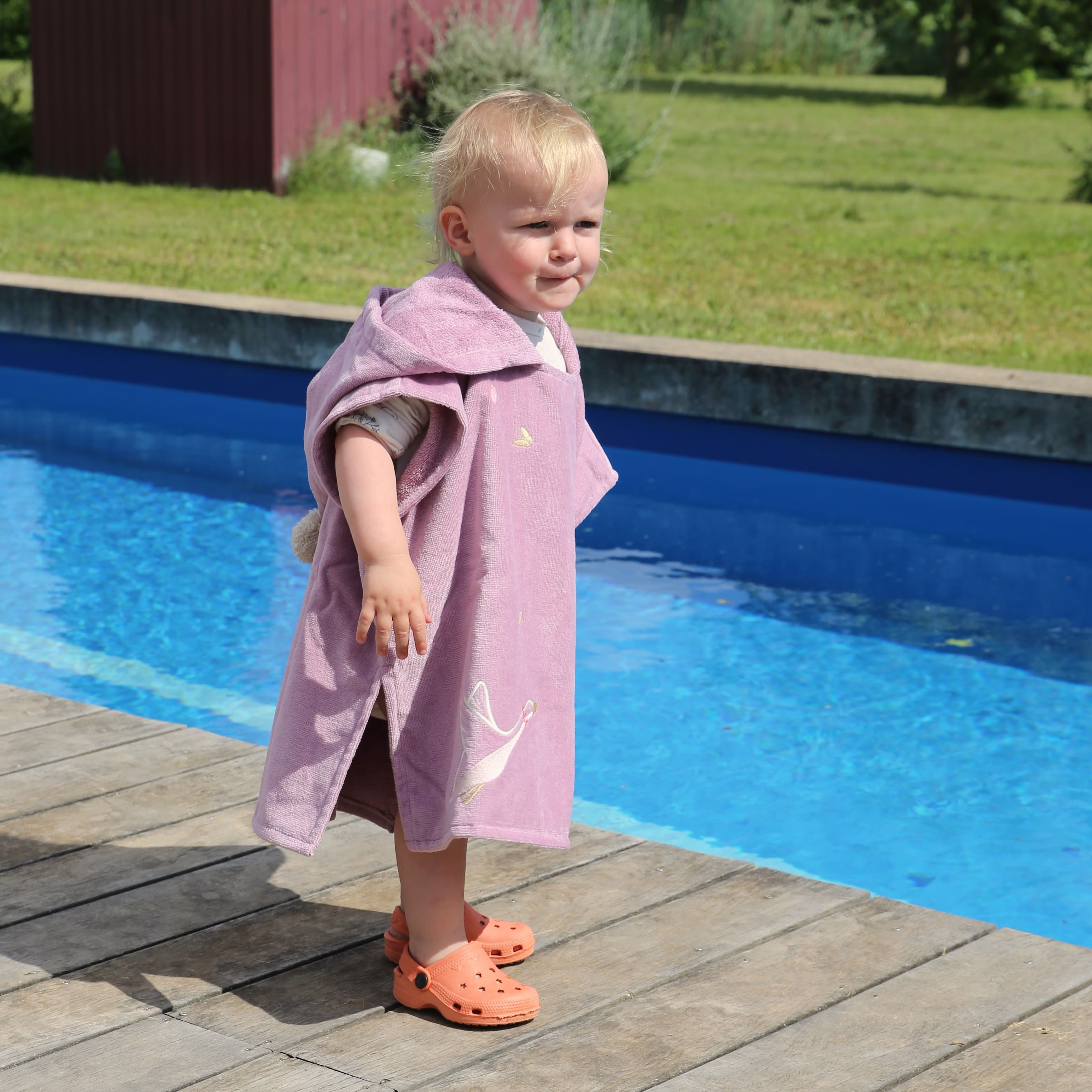 Cape de bain bebe, cape de bain enfant, cape de bain  personnalisee bebe, cape de bain personnalisee enfant,cadeau de naissance, cadeau de naissance personnalise, carre de bain bebe, carre de bain enfant, poncho de bain bebe, poncho de bain enfant, creation française, design français, marque française, l'oiseau bateau, cape de bain parme, theme oie