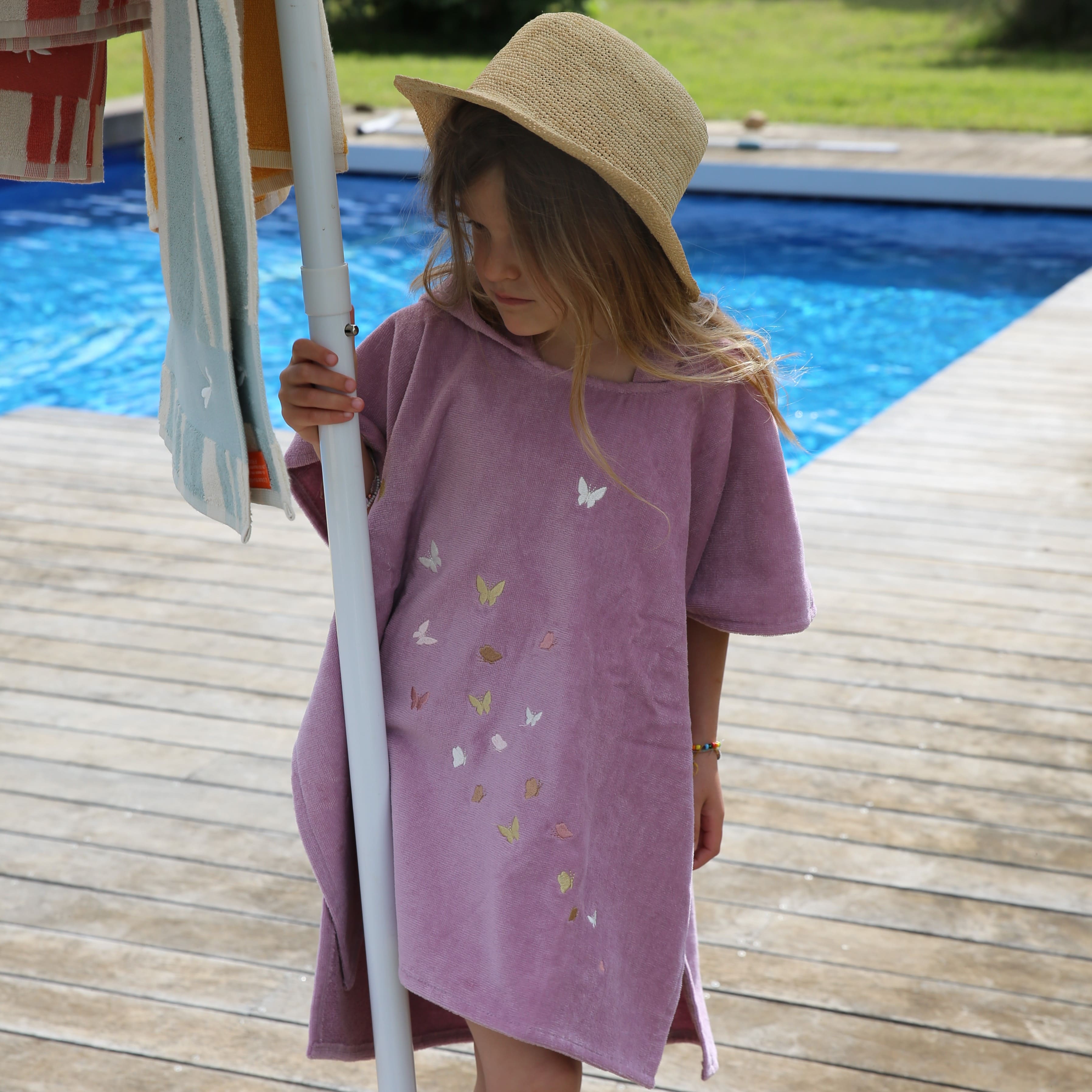 Cape de bain bebe, cape de bain enfant, cape de bain  personnalisee bebe, cape de bain personnalisee enfant,cadeau de naissance, cadeau de naissance personnalise, carre de bain bebe, carre de bain enfant, poncho de bain bebe, poncho de bain enfant, creation française, design français, marque française, l'oiseau bateau, cape de bain parme, theme papillons