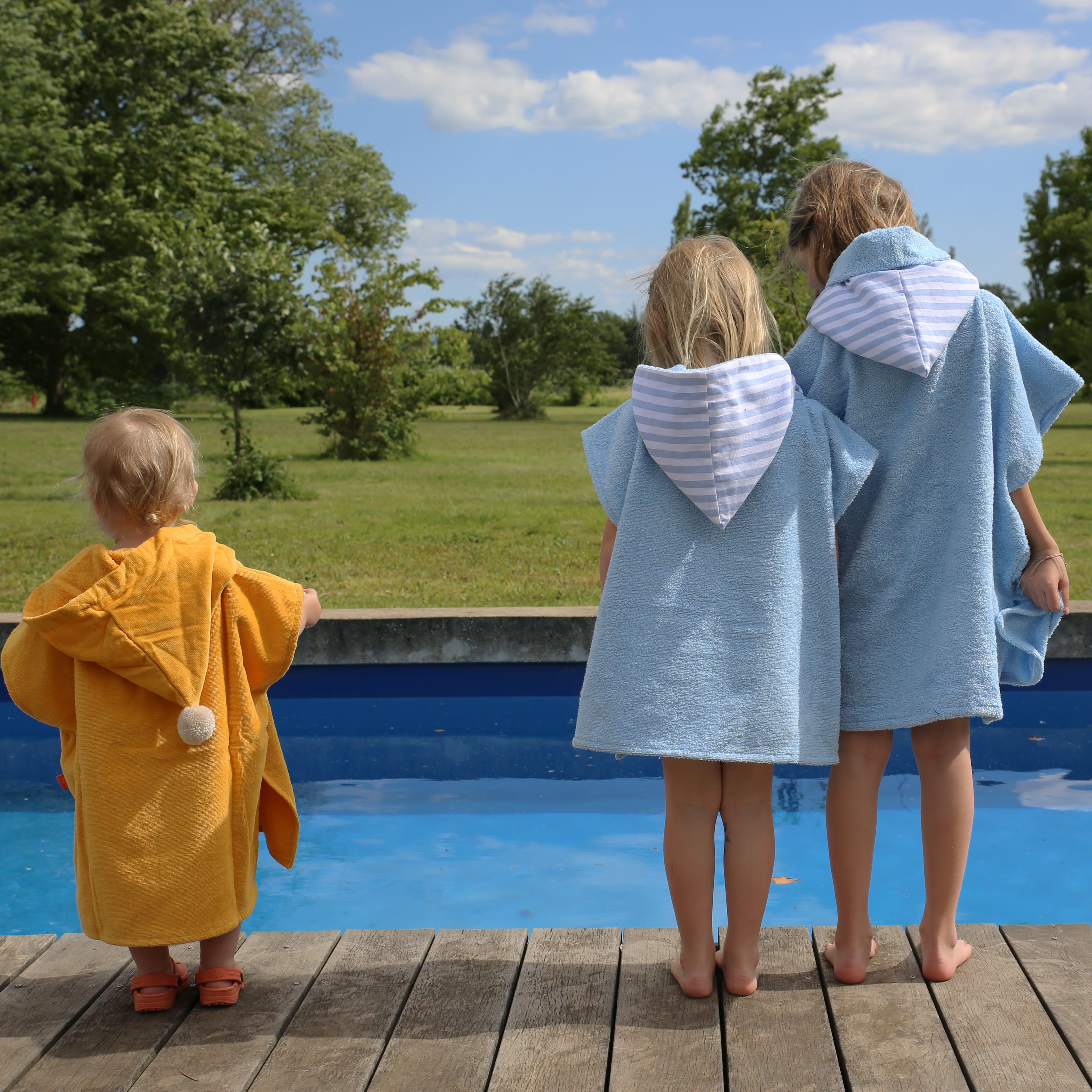 Cape de bain bebe, cape de bain enfant, cape de bain  personnalisee bebe, cape de bain personnalisee enfant,cadeau de naissance, cadeau de naissance personnalise, carre de bain bebe, carre de bain enfant, poncho de bain bebe, poncho de bain enfant, creation française, design français, marque française, l'oiseau bateau, cape de bain jaune, theme lion