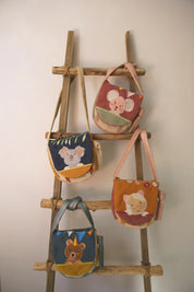 sac bandoulière enfant, sac bandoulière garçon, sac bandoulière bleu, sac à main enfant, sac à main garçon, sac à main garçon bleu, sacoche enfant, sacoche garçon, sac à main bandoulière enfant, sac à main bandoulière garçon, pochette bandoulière enfant, pochette bandoulière garçon, sac besace enfant, sac besace garçon, sac besace bandoulière enfant, sac besace bandoulière garçon, sac bandoulière léger enfant, sac accessoire enfant, sac accessoire garçon, sac enfant lion, sac enfant garçon animal