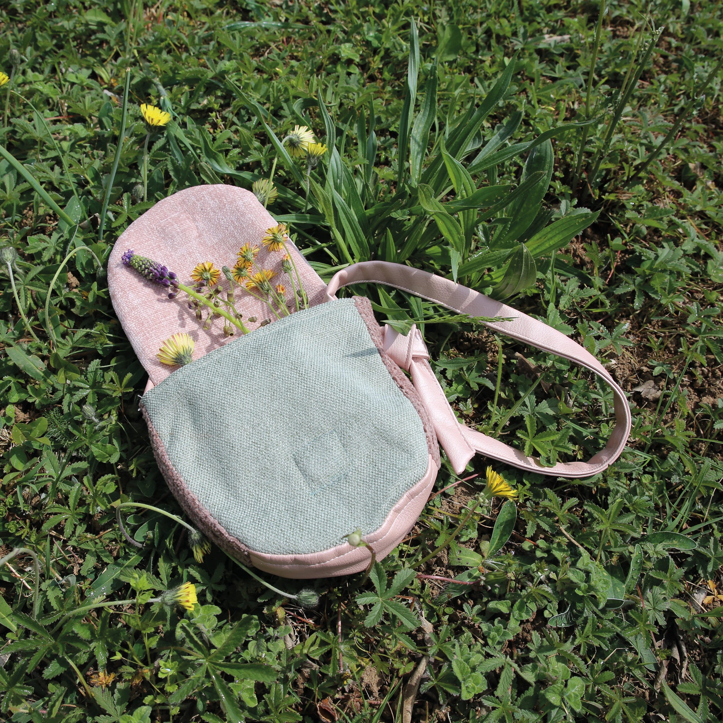 sac bandoulière enfant, sac bandoulière fille, sac bandoulière rose, sac à main enfant, sac à main fille, sac à main fille rose, sacoche enfant, sacoche fille, sac à main bandoulière enfant, sac à main bandoulière fille, pochette bandoulière enfant, pochette bandoulière fille, sac besace enfant, sac besace fille, sac besace bandoulière enfant, sac besace bandoulière fille, sac bandoulière léger enfant, sac accessoire enfant, sac accessoire fille, sac enfant lapin, sac enfant fille lapin