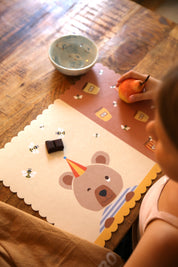 set de table enfant, set de table, set de table vinyle, sete de table, sète de table, set de table rond, set de table plastique, set de table tissu, set de table plastifié, set de table personnalisé, set à table, table set de table, nappe enfant, set de table pour enfant, set de table girly, set de table rigolo, set de table amusant, set de table vintage