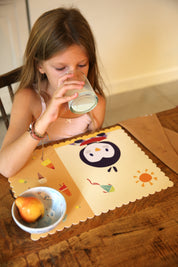 set de table enfant, set de table, set de table vinyle, sete de table, sète de table, set de table rond, set de table plastique, set de table tissu, set de table plastifié, set de table personnalisé, set à table, table set de table, nappe enfant, set de table pour enfant, set de table girly, set de table rigolo, set de table amusant, set de table vintage