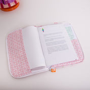 idee protege carnet de sante bebe, protege carnet de sante personnalise, theme boucle d'or et les trois ours, couleur bordeau, tissus 100% coton oeko tex, cadeau de naissance personnalisé, cadeau de naissance original, design français, marque française, l'oiseau bateau, cadeau de noël bébé, cadeau de noël personnalisé