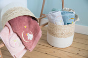 Carre de bain bebe, carre de bain personnalise bebe, carre de bain personnalise, serviette plage bebe, serviette plage personnalisee, serviette bebe evolutive, serviette evolutive, cadeau de naissance, serviette personnalisee, 100% coton oeko-tex, serviette absorbante enfant, design français, creation française, marque française, l'oiseau bateau, rose, lapin