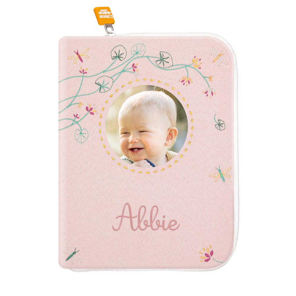 idee portege carnet de sante bebe, protege carnet de sante personnalise, , personnalisé avec photo, couleur rose poudre, tissus 100% coton oeko tex, cadeau de naissance personnalisé, cadeau de naissance original, design français, marque française, l'oiseau bateau.