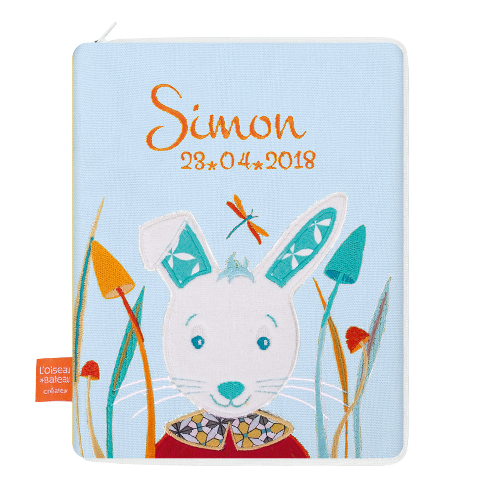 idee protege carnet de sante bebe, protege carnet de sante personnalise, theme lapin d’Alice  couleur bleu clair, tissus 100% coton oeko tex, cadeau de naissance personnalisé, cadeau de naissance original, design français, marque française, l'oiseau bateau.