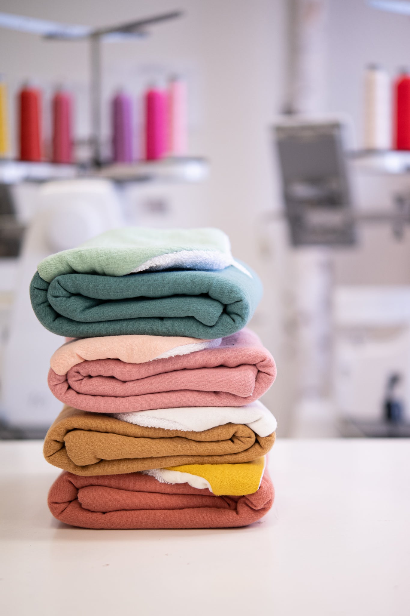 idee tapis a langer bebe, tapis a langer personnalise, tapis a langer brode au prenom, tapis a langer gaze de coton, idee cadeau de naissance, design français, creation française, marque française, l’oiseau bateau.